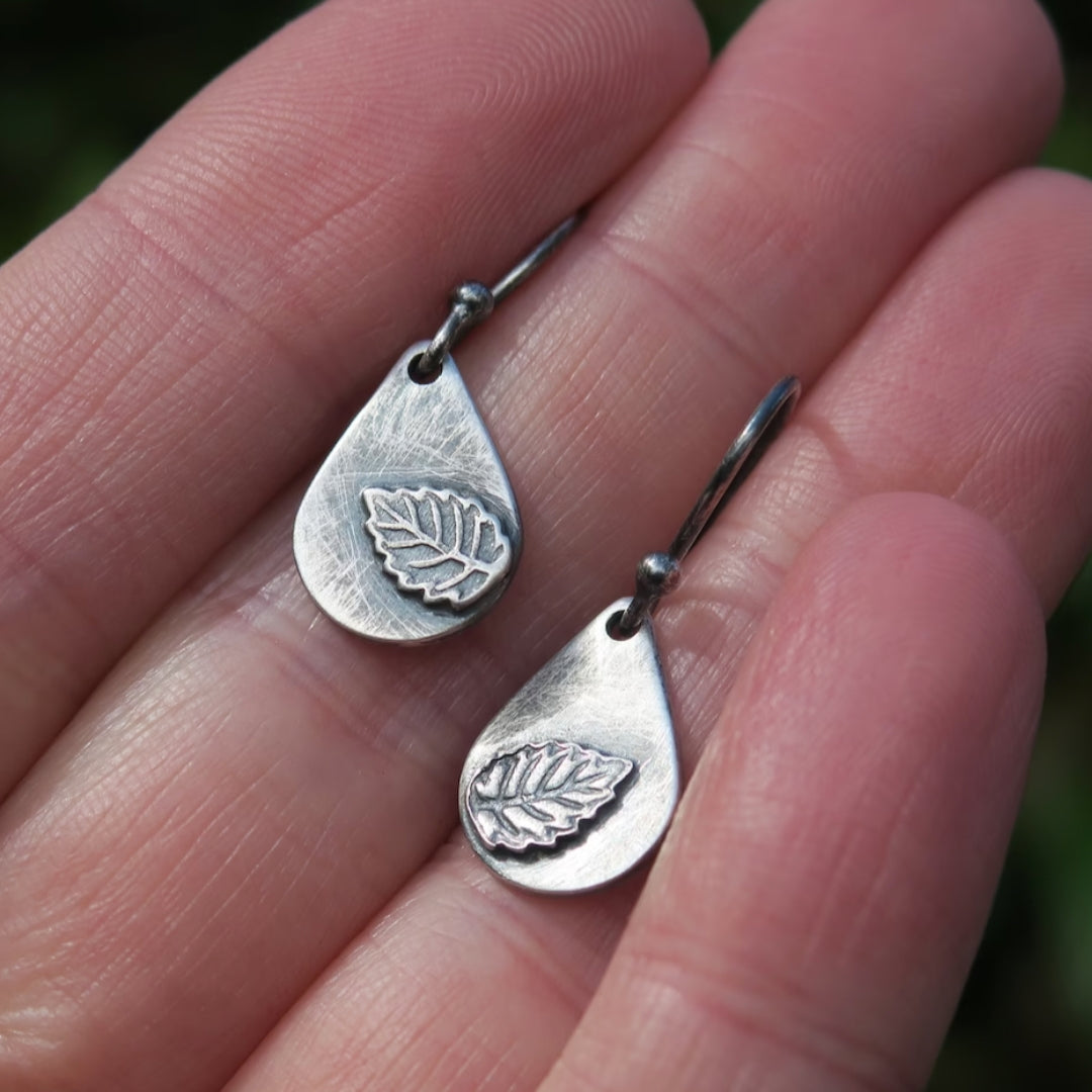 Boucles d'oreilles feuilles en finition argent