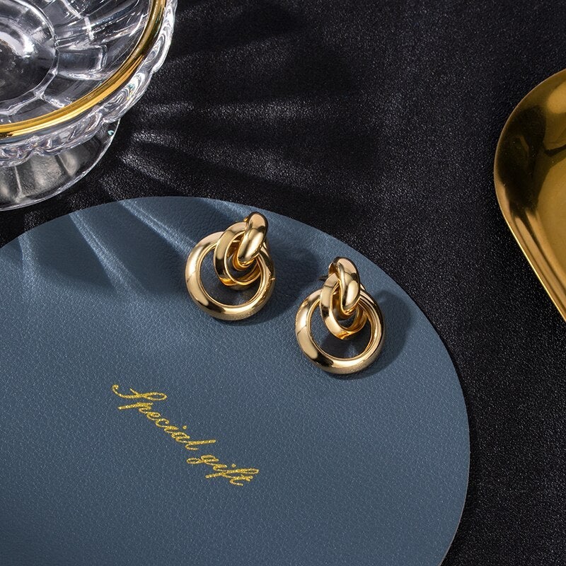 Boucles d’oreilles Exclusives au Design Luxueux en Finition Dorée