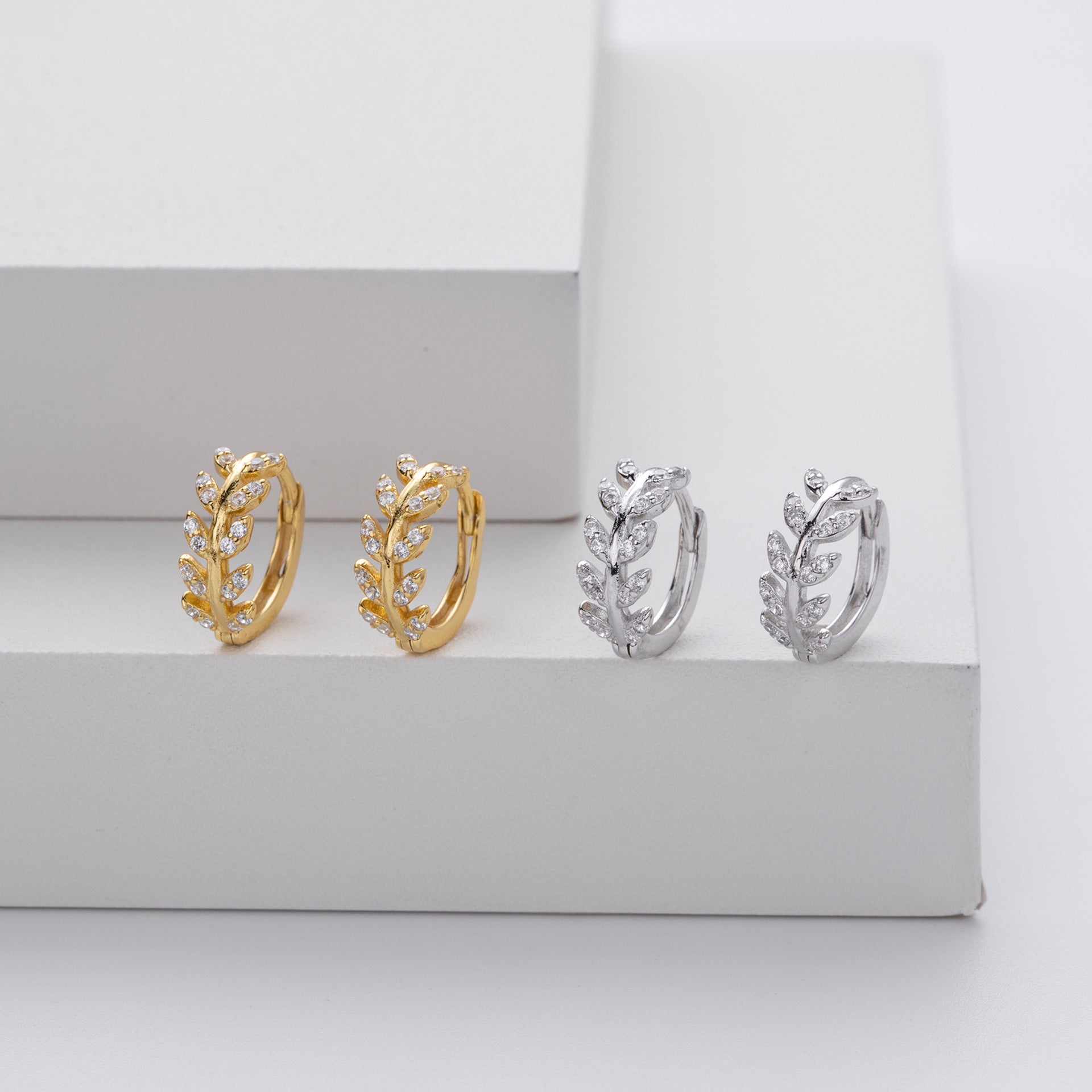 Boucles d'oreilles en argent avec zirconia 5A élégantes