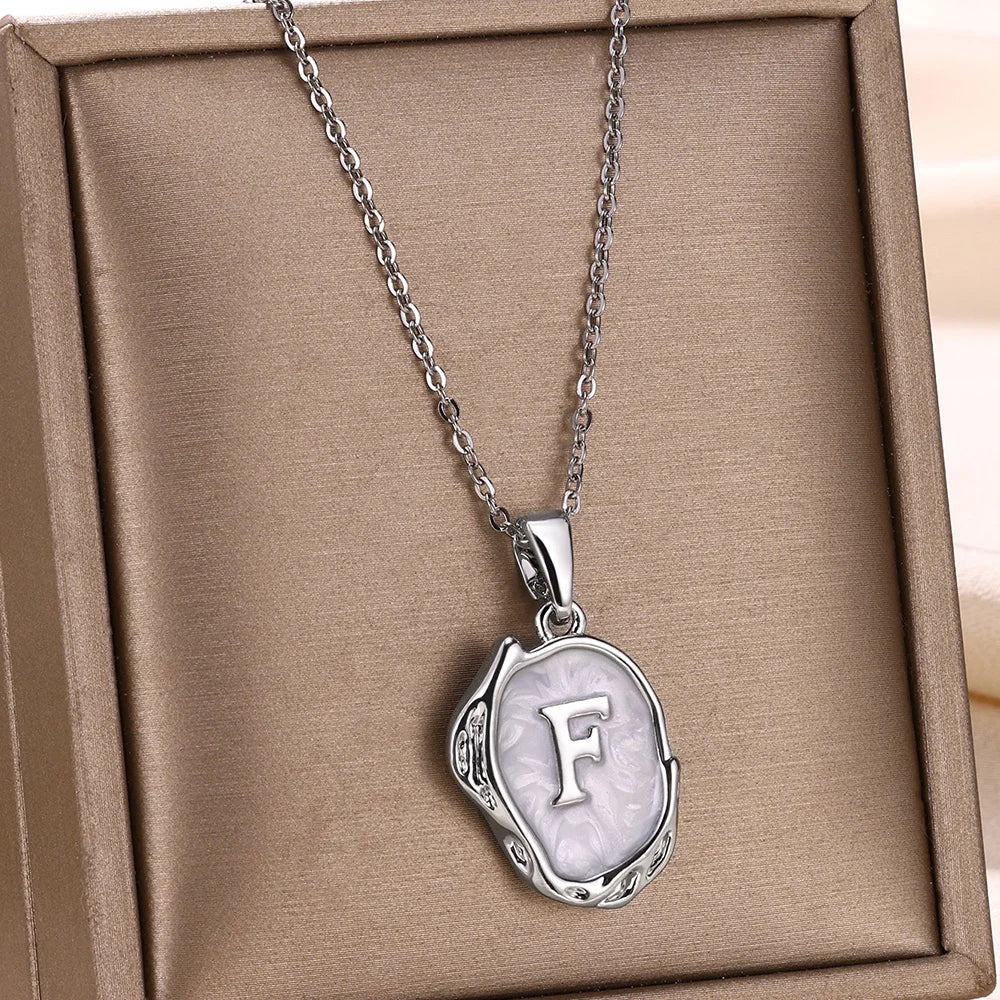 Collier océan plaqué or 18 carats avec initiales au fond de la mer