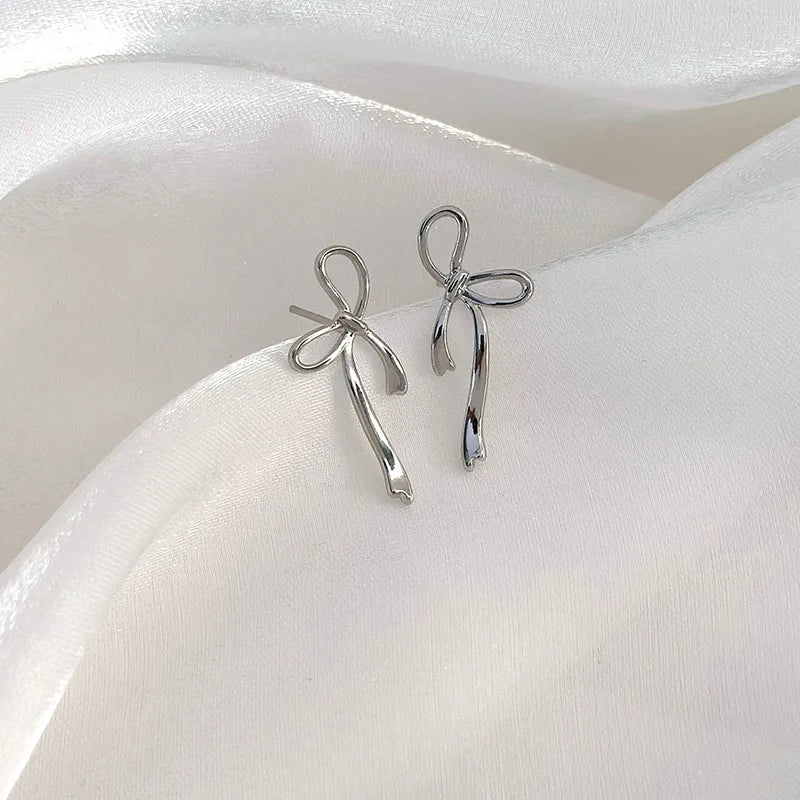 NINA™ | Boucles d’Oreilles Clous Nœud