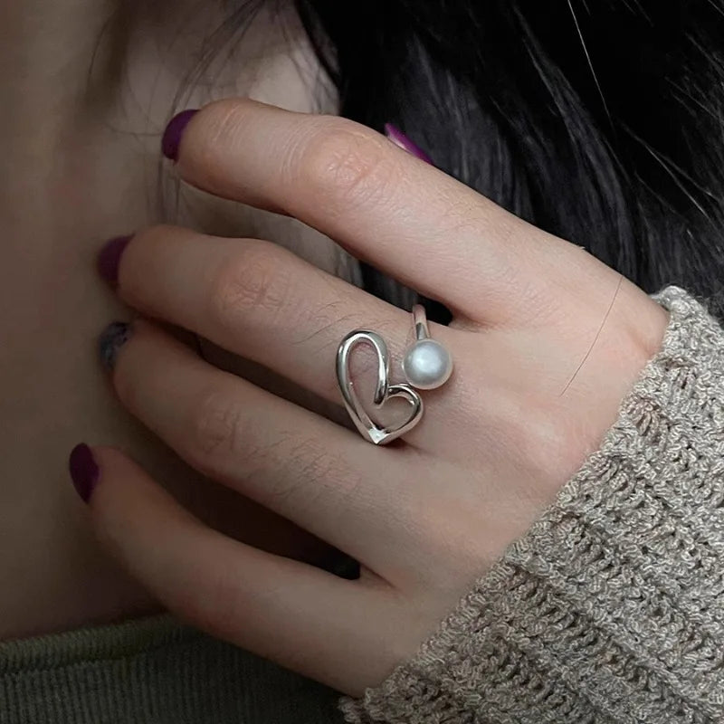 Bague en argent avec perles en forme de cœur