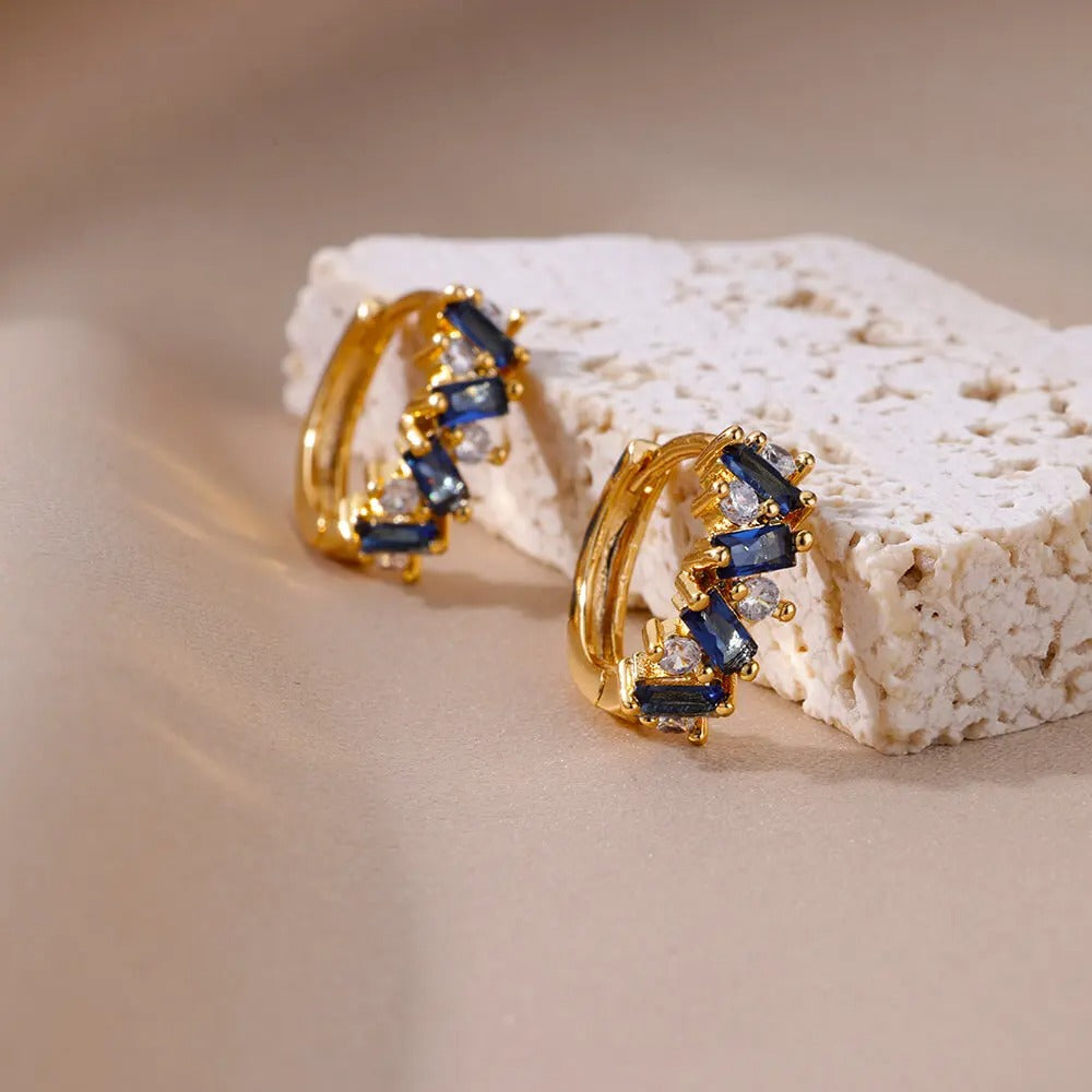 Boucles d’Oreilles Créoles Bleues plaquées or 18K avec zircon