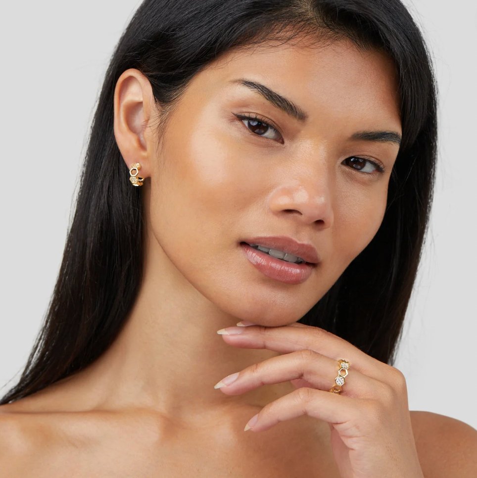 Bague nid d'abeille en or et cristal