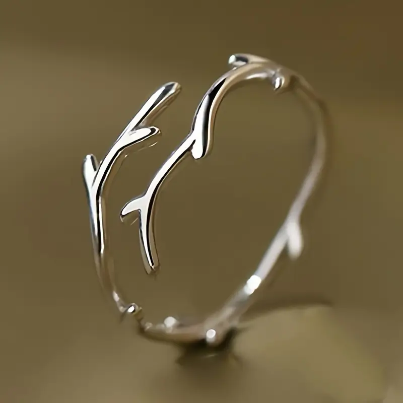 Bague argentée en forme de branche