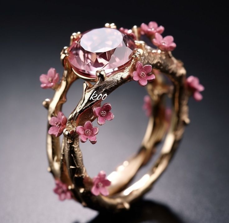 Bague dorée envoûtante avec cristal rose et petites fleurs