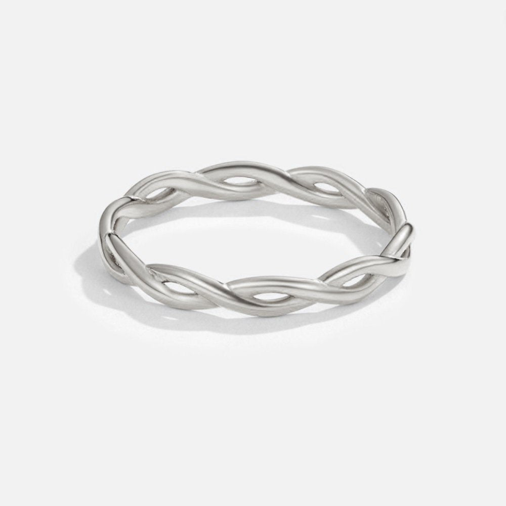 Bague torsadée en argent à l'infini