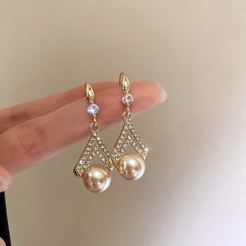 Boucles d’oreilles effet perles naturelles avec zircons scintillants plaquées or 18K