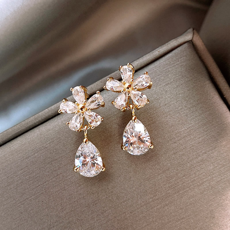 Boucles d'oreilles marguerite avec incrustation de zircons faits main