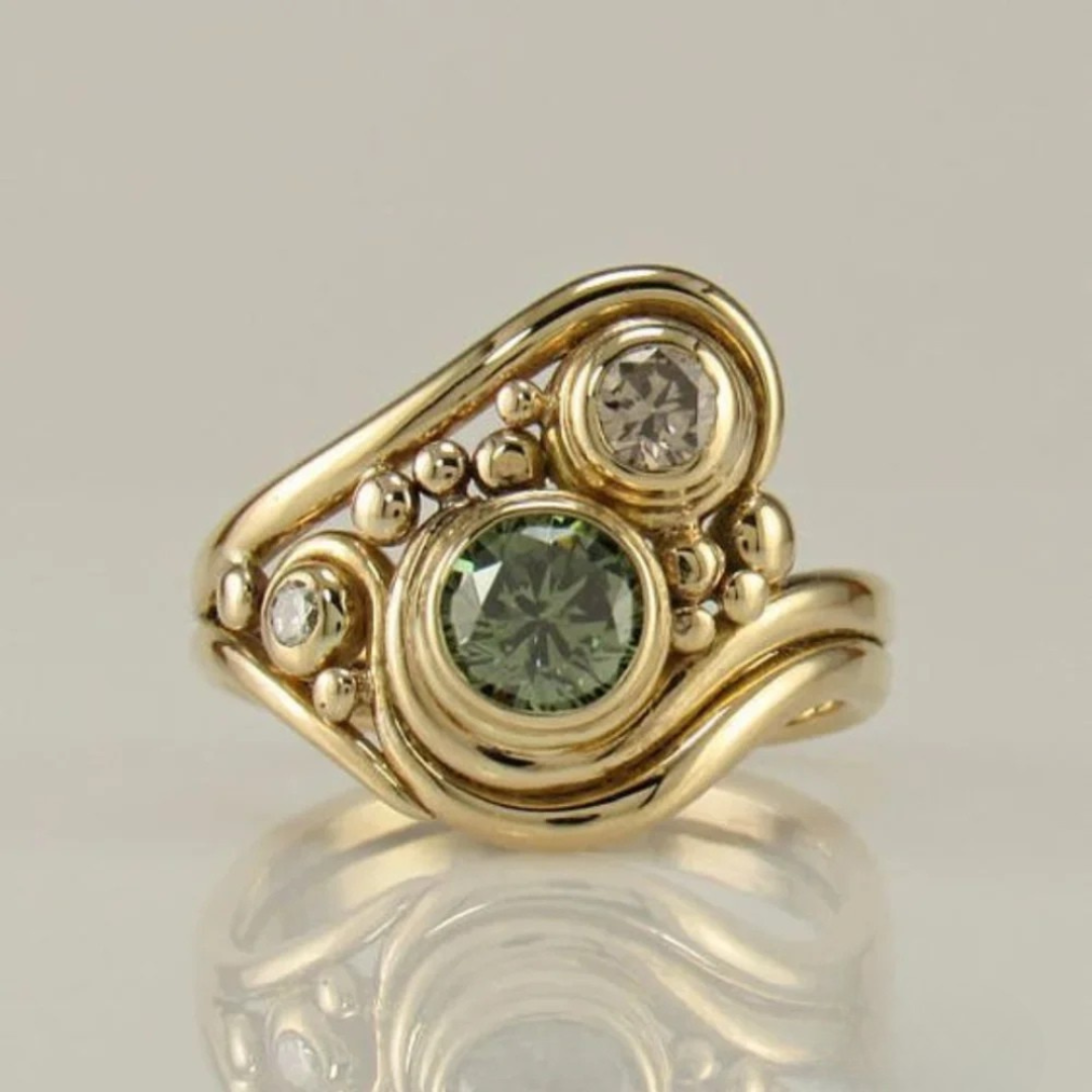 Bague vintage finition or avec zircon vert