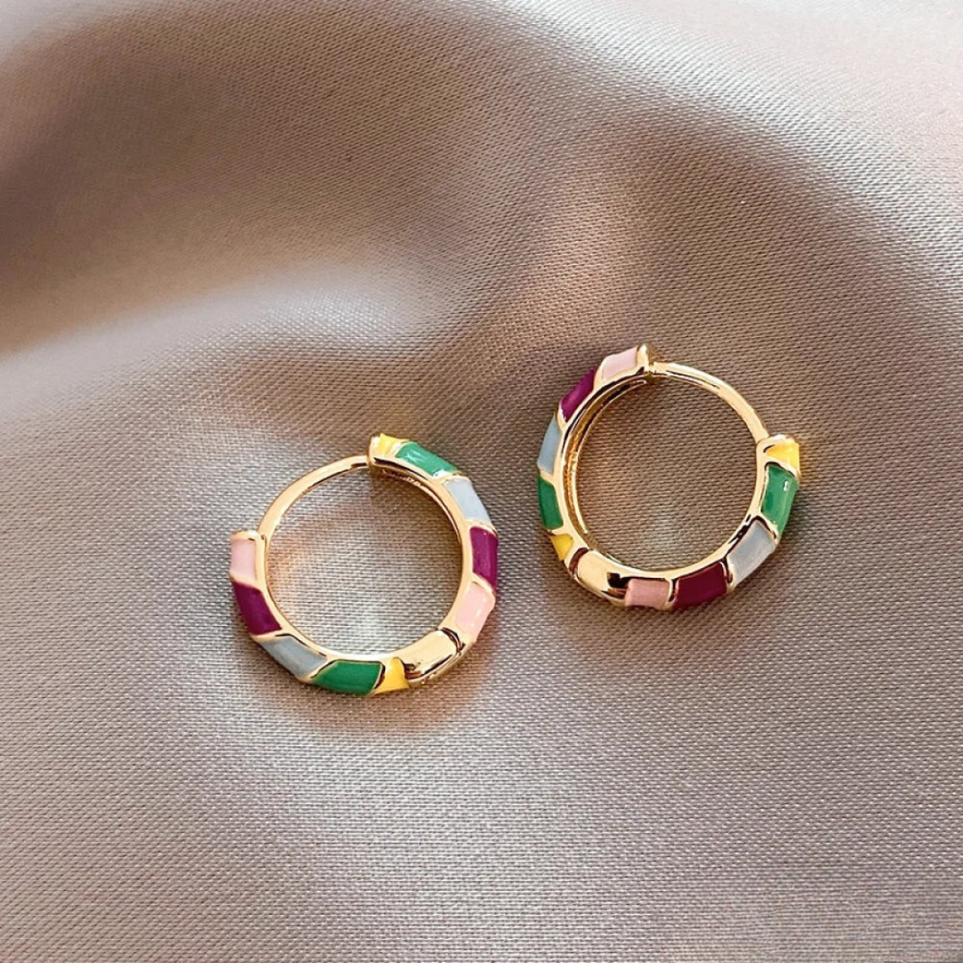 Boucles d’oreilles élégantes en or plaqué 18K avec émail multicolore