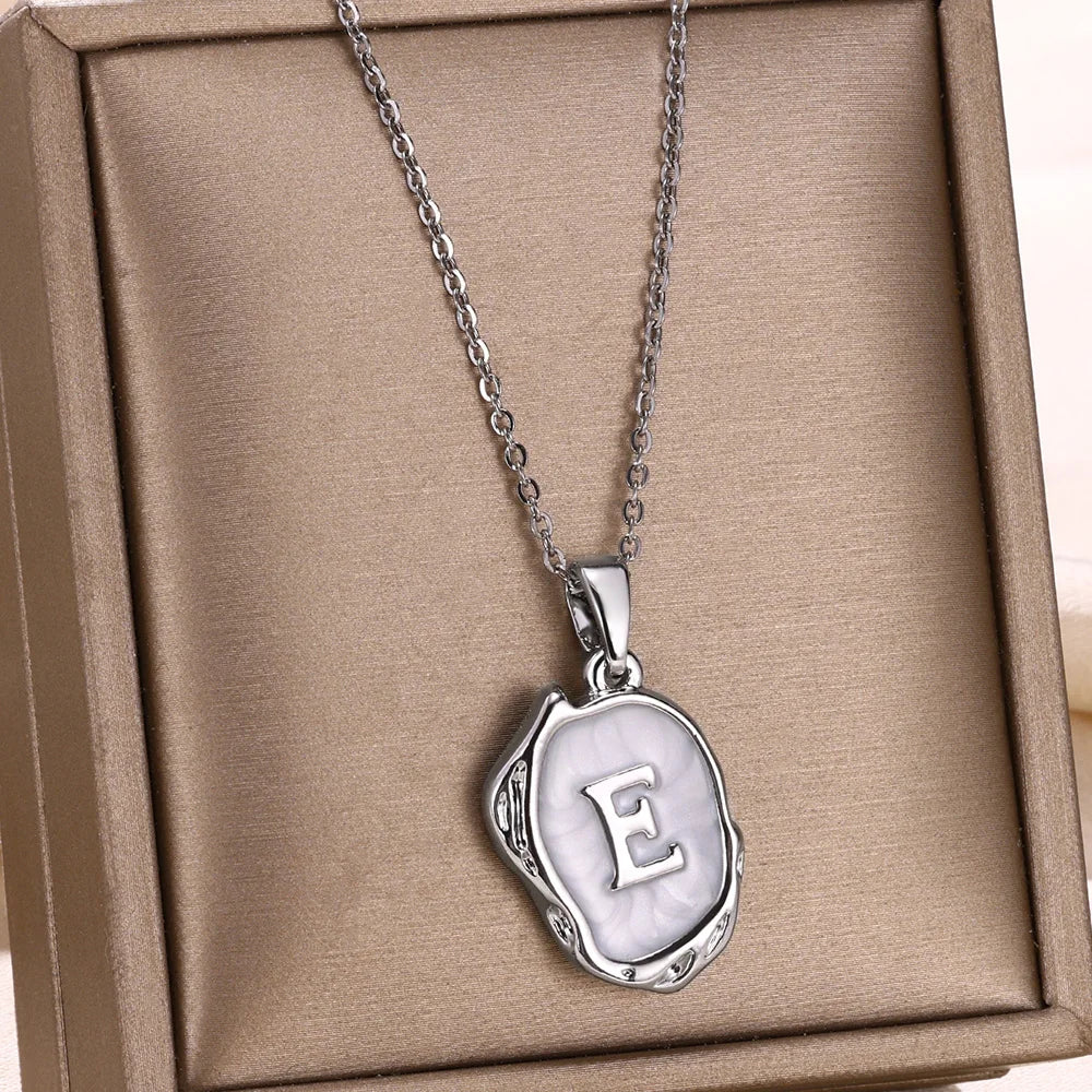 Collier océan plaqué or 18 carats avec initiales au fond de la mer