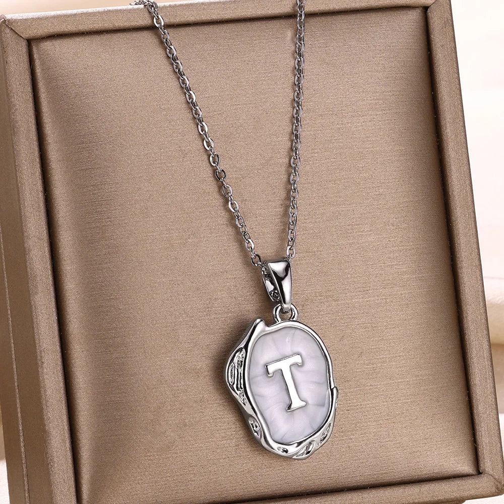 Collier océan plaqué or 18 carats avec initiales au fond de la mer