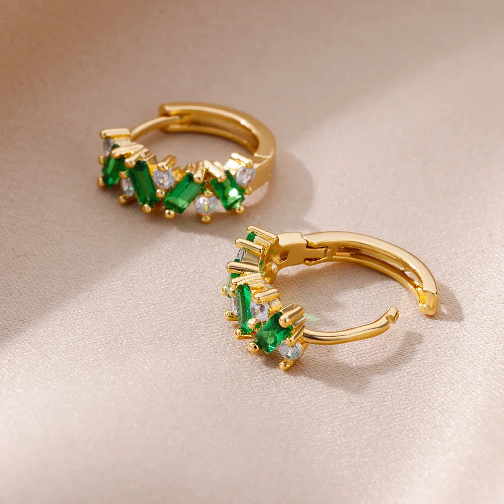 Boucles d’oreilles créoles vertes – Finition Or & Zircons