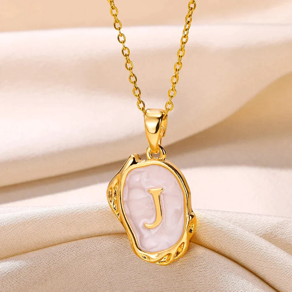 Collier océan plaqué or 18 carats avec initiales au fond de la mer