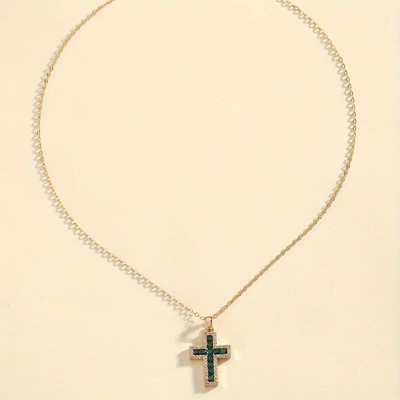 Collier Pendentif Croix Émeraude Solène Finition Or