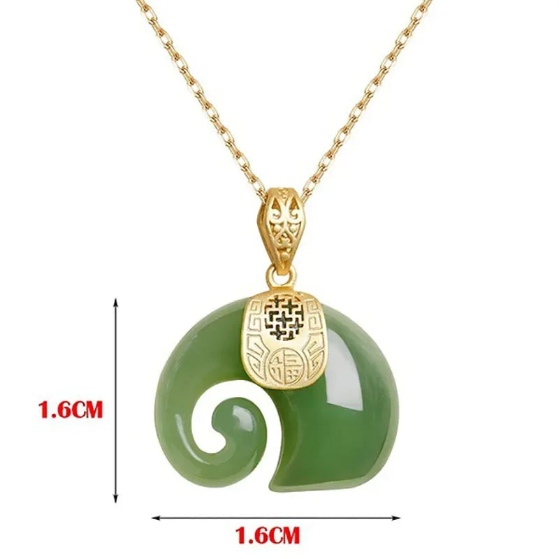 Collier Éléphant en Jade Hetian plaqué or 18K avec saphir