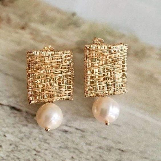 Boucles d'oreilles vintage avec fils d'or et perle