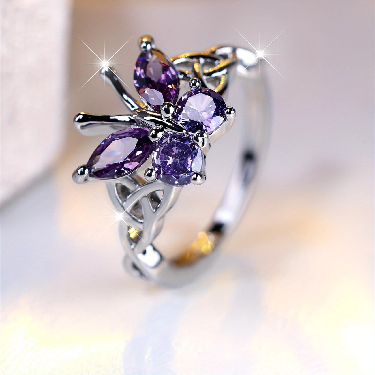 Bague en argent en forme de papillon violet
