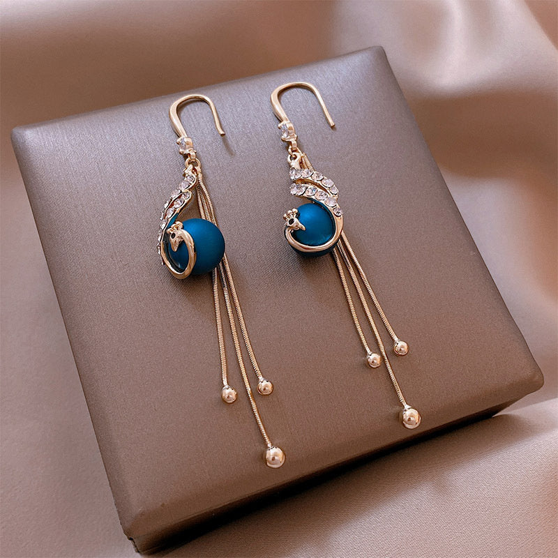 Boucles d'oreilles en perles nacrées bleues inspirées du paon