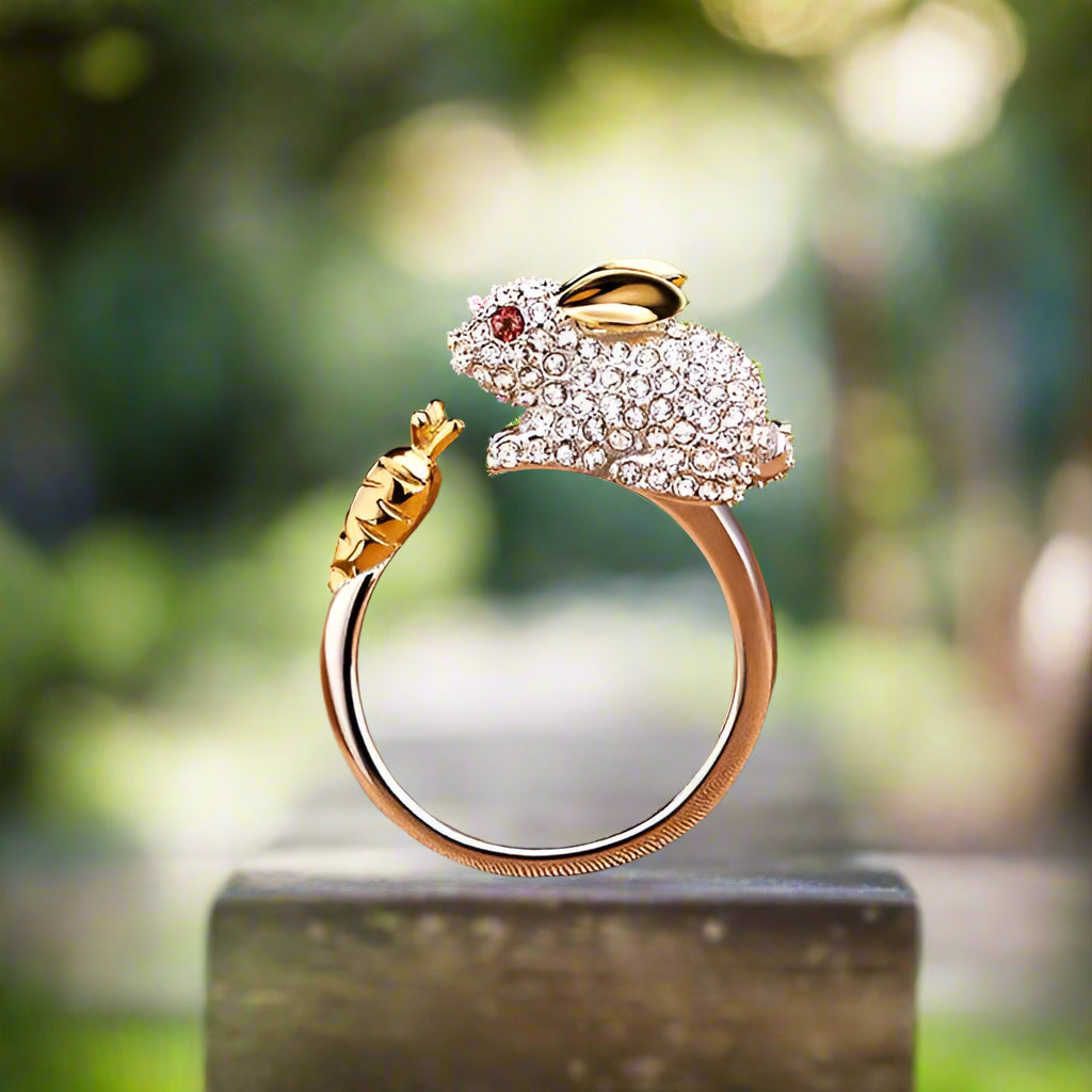 LEORA - Bague en argent ajustable avec lapin & carotte – ornée de cristaux scintillants
